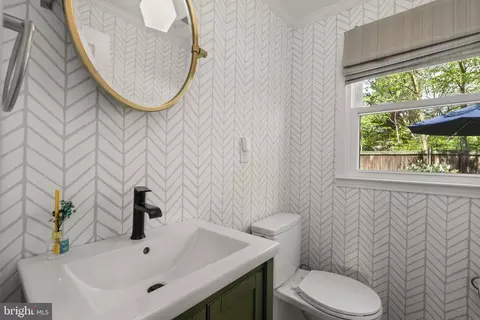 Bath - 9200 Watson Rd, Silver Spring, MD 20910 photo 3 of 3