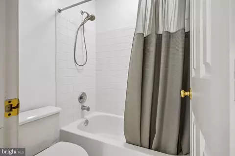 Bath - 13236 Maplecrest Dr, Potomac, MD 20854 photo 4 of 6