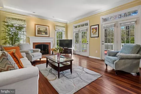 Living - 13236 Maplecrest Dr, Potomac, MD 20854 photo 2 of 4