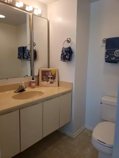 Bath - 15100 Interlachen Dr #4-520, Silver Spring, MD 20906 photo 1 of 1