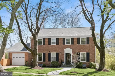 6216 Hollins Dr, Bethesda, MD 20817