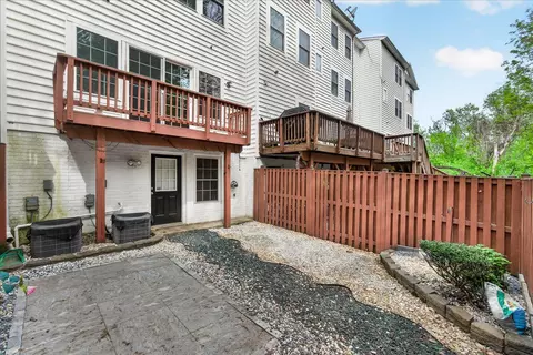 Exterior - 18733 Falling River Dr, Gaithersburg, MD 20879 photo 5 of 9