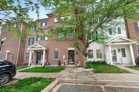 18733 Falling River Dr, Gaithersburg, MD 20879