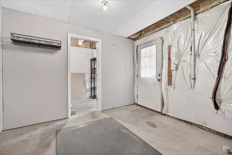 Entry Way - 18733 Falling River Dr, Gaithersburg, MD 20879 photo 3 of 4
