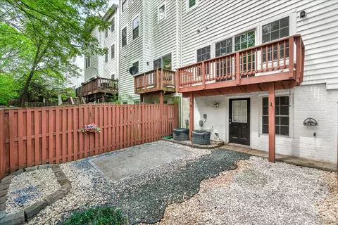Exterior - 18733 Falling River Dr, Gaithersburg, MD 20879 photo 6 of 9