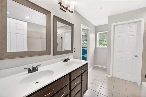 Bath - 18733 Falling River Dr, Gaithersburg, MD 20879 photo 3 of 4