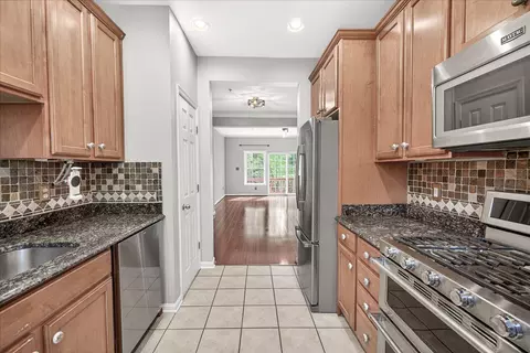 Kitchen - 18733 Falling River Dr, Gaithersburg, MD 20879 photo 2 of 5