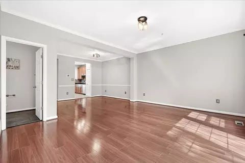Living - 18733 Falling River Dr, Gaithersburg, MD 20879 photo 4 of 4
