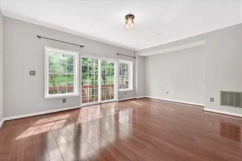 Living - 18733 Falling River Dr, Gaithersburg, MD 20879 photo 2 of 4
