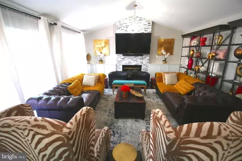 Living - 13017 Broadmore Rd, Silver Spring, MD 20904 photo 3 of 5