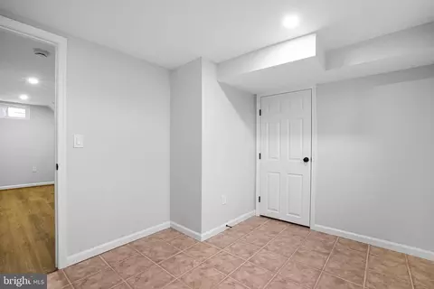 Entry Way - 4305 Garrett Park Rd, Silver Spring, MD 20906 photo 1 of 1