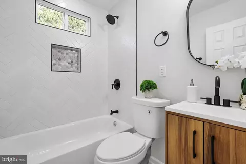 Bath - 4305 Garrett Park Rd, Silver Spring, MD 20906 photo 1 of 5