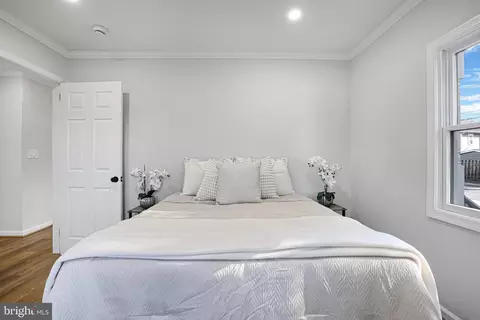 Bedroom - 4305 Garrett Park Rd, Silver Spring, MD 20906 photo 2 of 4