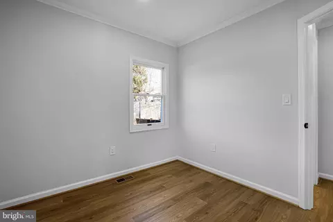 Bedroom - 4305 Garrett Park Rd, Silver Spring, MD 20906 photo 4 of 4