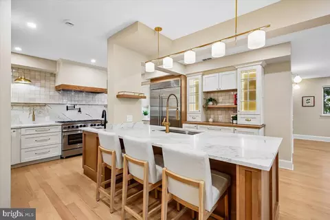 6317 Poe Rd, Bethesda, MD 20817