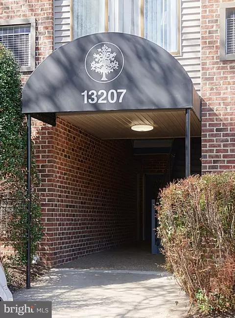13207 Chalet Dr #104, Germantown, MD 20874