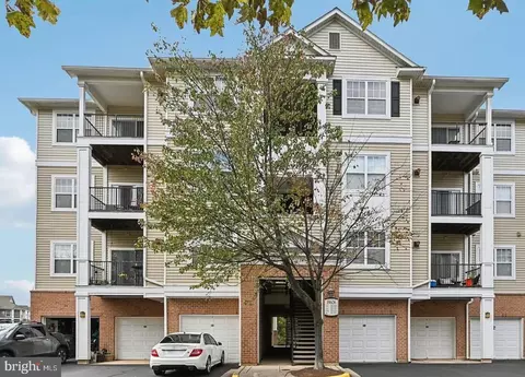 19606 Galway Bay Cir #401, Germantown, MD 20874