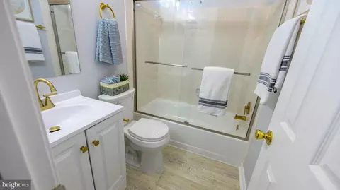 Bath - 2832 Strauss Ter, Silver Spring, MD 20904 photo 6 of 9