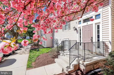 3 Pickering Ct #202, Germantown, MD 20874