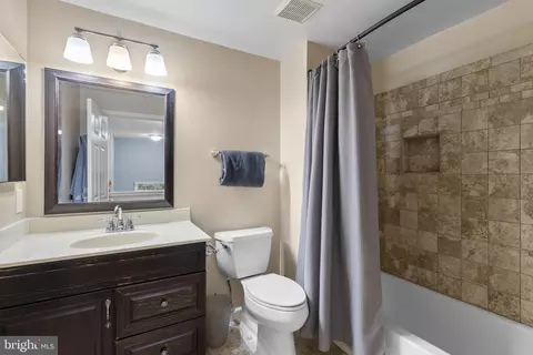 Bath - 15048 Shamrock Ridge Rd, Silver Spring, MD 20906 photo 3 of 3