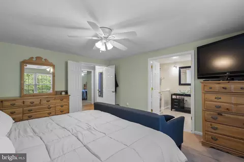 Bedroom - 15048 Shamrock Ridge Rd, Silver Spring, MD 20906 photo 2 of 5