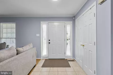 Entry Way - 15048 Shamrock Ridge Rd, Silver Spring, MD 20906 photo 2 of 5