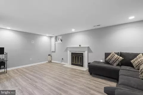 Living - 15048 Shamrock Ridge Rd, Silver Spring, MD 20906 photo 2 of 2