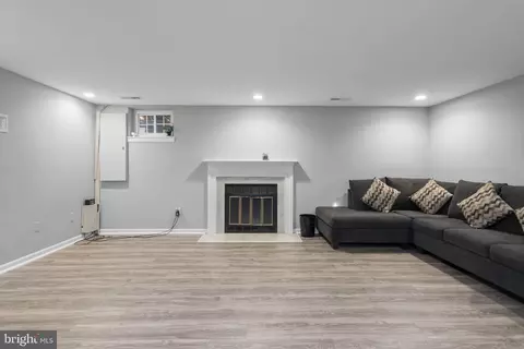 Living - 15048 Shamrock Ridge Rd, Silver Spring, MD 20906 photo 1 of 2