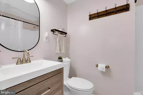 Bath - 12420 Deoudes Rd, Boyds, MD 20841 photo 1 of 4