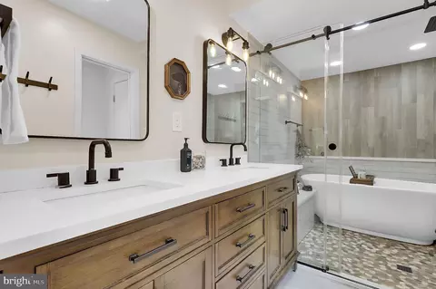 Bath - 12420 Deoudes Rd, Boyds, MD 20841 photo 2 of 4
