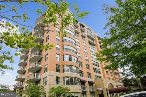 5000 Battery Ln #1003, Bethesda, MD 20814