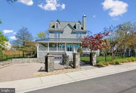 4557 Fairfield Dr, Bethesda, MD 20814