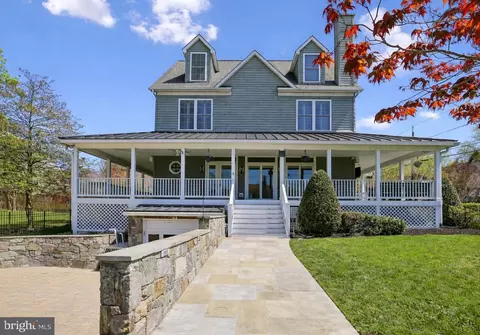 4557 Fairfield Dr, Bethesda, MD 20814