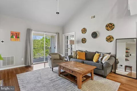 11828 Eton Manor Dr #301, Germantown, MD 20876