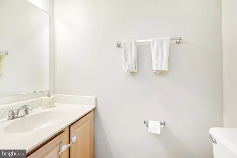Bath - 11230 Watermill Ln, Silver Spring, MD 20902 photo 1 of 5