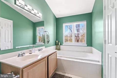 Bath - 11230 Watermill Ln, Silver Spring, MD 20902 photo 2 of 5