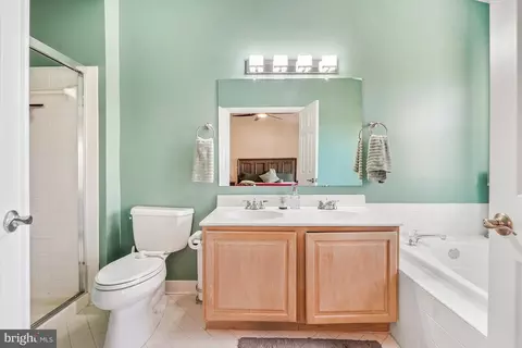 Bath - 11230 Watermill Ln, Silver Spring, MD 20902 photo 3 of 5