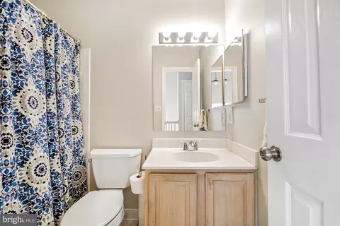 Bath - 11230 Watermill Ln, Silver Spring, MD 20902 photo 4 of 5