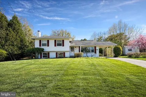 16725 Frontenac Ter, Derwood, MD 20855