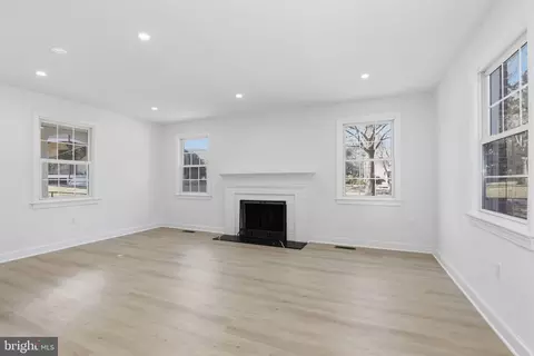 Living - 311 Ellsworth Dr, Silver Spring, MD 20910 photo 2 of 7