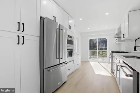 Entry Way - 311 Ellsworth Dr, Silver Spring, MD 20910 photo 7 of 14