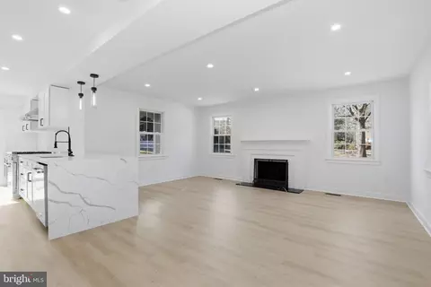 Living - 311 Ellsworth Dr, Silver Spring, MD 20910 photo 1 of 7