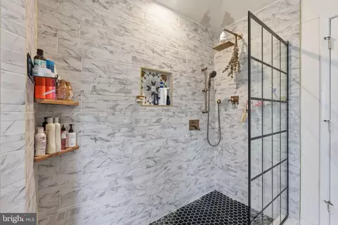 Bath - 904 Milestone Dr, Silver Spring, MD 20904 photo 3 of 5