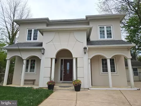 4 Burgundy Ct, Rockville, MD 20850