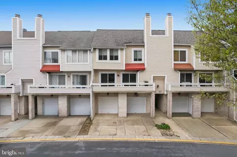 9815 Lake Shore Dr, Gaithersburg, MD 20886