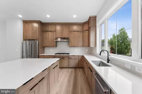 6214 Crosswind Dr, North Bethesda, MD 20852