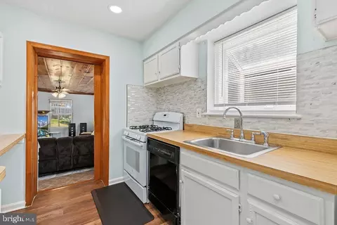 Kitchen - 11109 Bucknell Dr, Silver Spring, MD 20902 photo 1 of 2