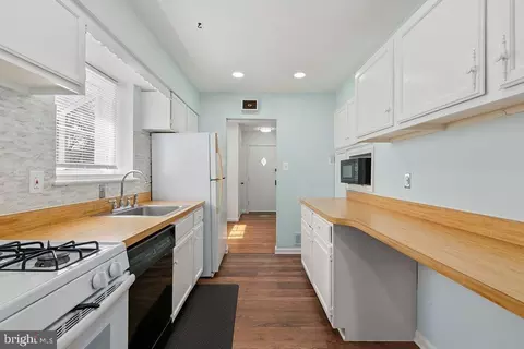 Entry Way - 11109 Bucknell Dr, Silver Spring, MD 20902 photo 6 of 9