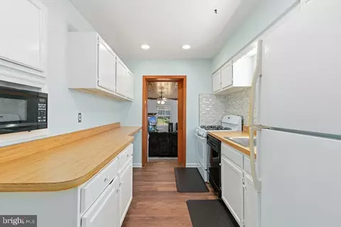 Entry Way - 11109 Bucknell Dr, Silver Spring, MD 20902 photo 5 of 9