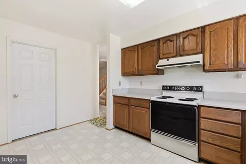 Kitchen - 5 Sonata Ct, Silver Spring, MD 20901 photo 4 of 4